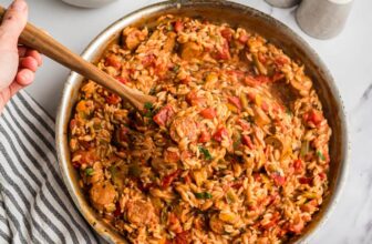 Spicy Cajun Chicken Sausage Orzo Recipe (20 Minutes)